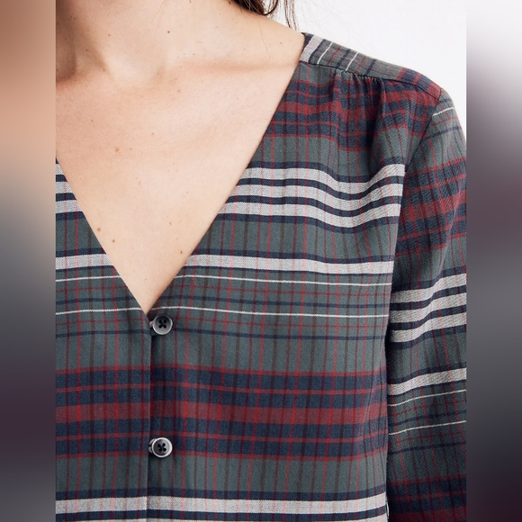 Madewell V-Neck Button-Down Shirt in Pineview Plaid - Picture 4 of 13